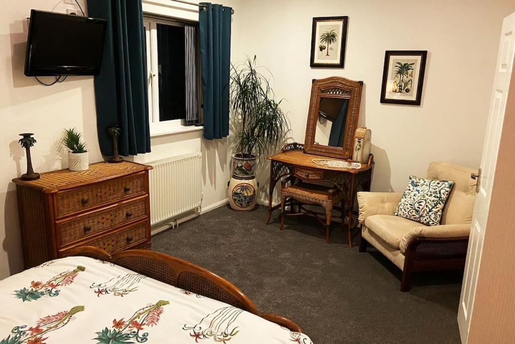 Palm View Luxury Botanical Themed With Sauna * St Austell