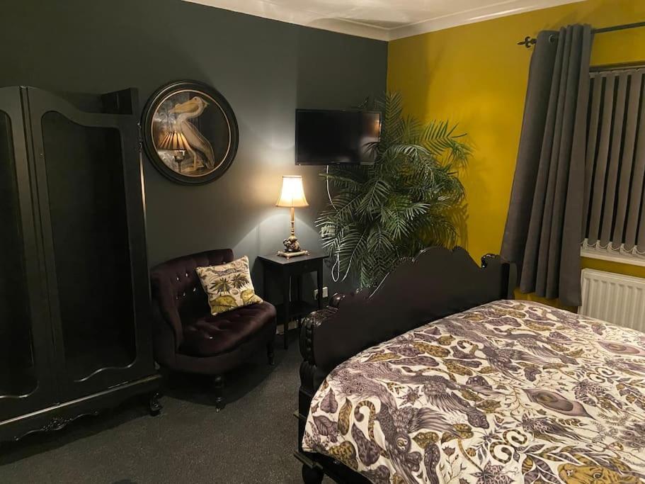 Apartment Palm View Luxury Botanical Themed With Sauna